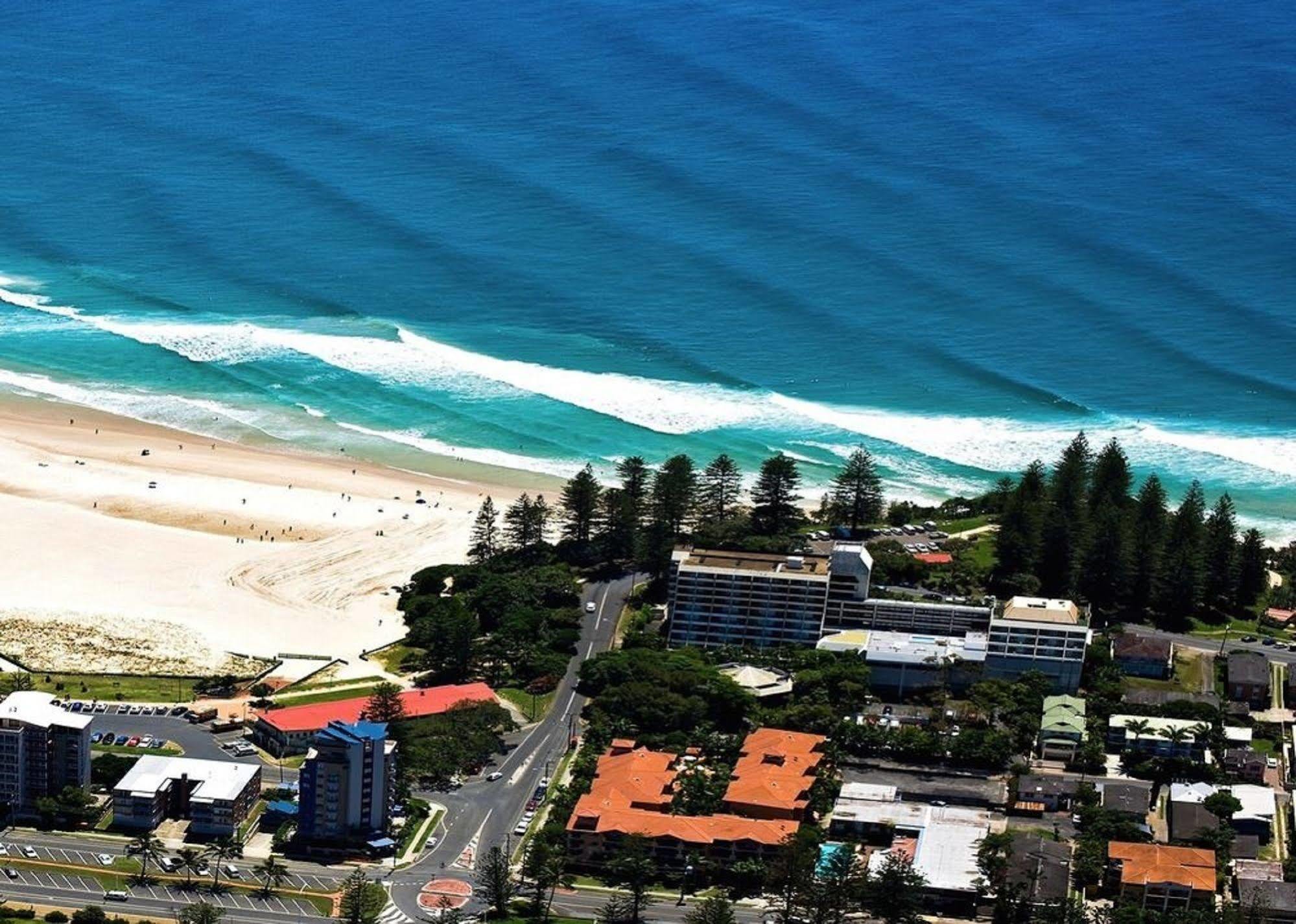 Komune Resort And Beach Club Greenmount Beach Coolangatta Exterior foto